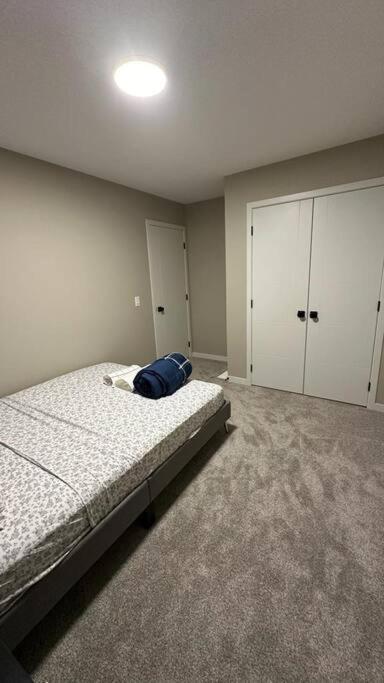 Luxurious 4br - 2 Master Bedrooms Ensuite! Apartment