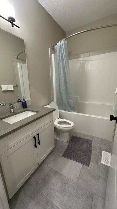 Apartment Luxurious 4br - 2 Master Bedrooms Ensuite! *