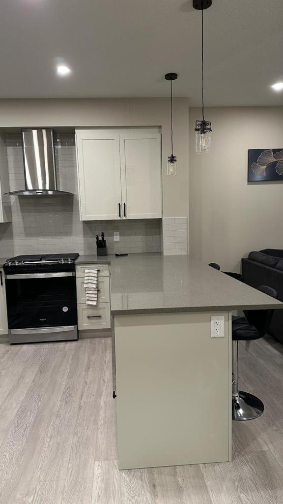 Apartment Luxurious 4br - 2 Master Bedrooms Ensuite! *