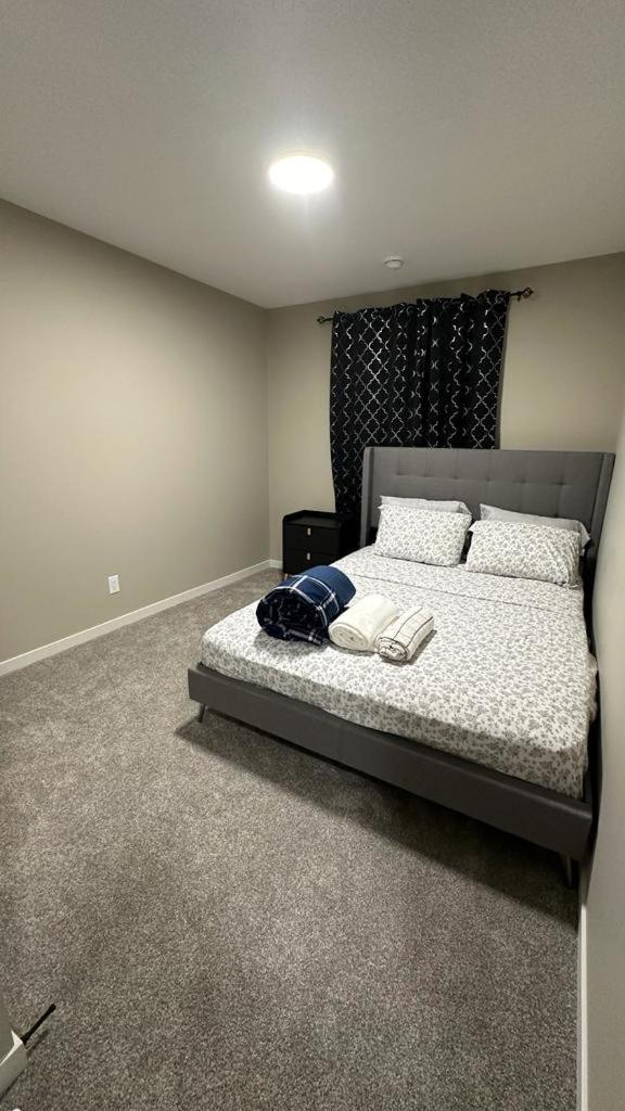 Luxurious 4br - 2 Master Bedrooms Ensuite! Calgary