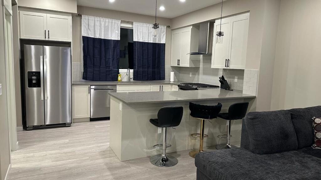 Apartment Luxurious 4br - 2 Master Bedrooms Ensuite! *