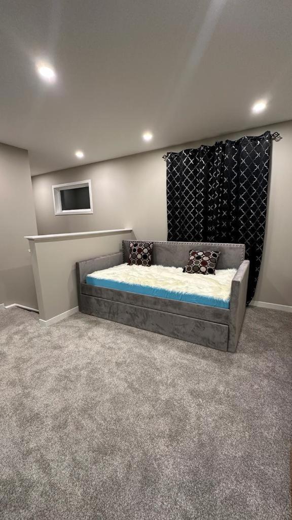 Luxurious 4br - 2 Master Bedrooms Ensuite!