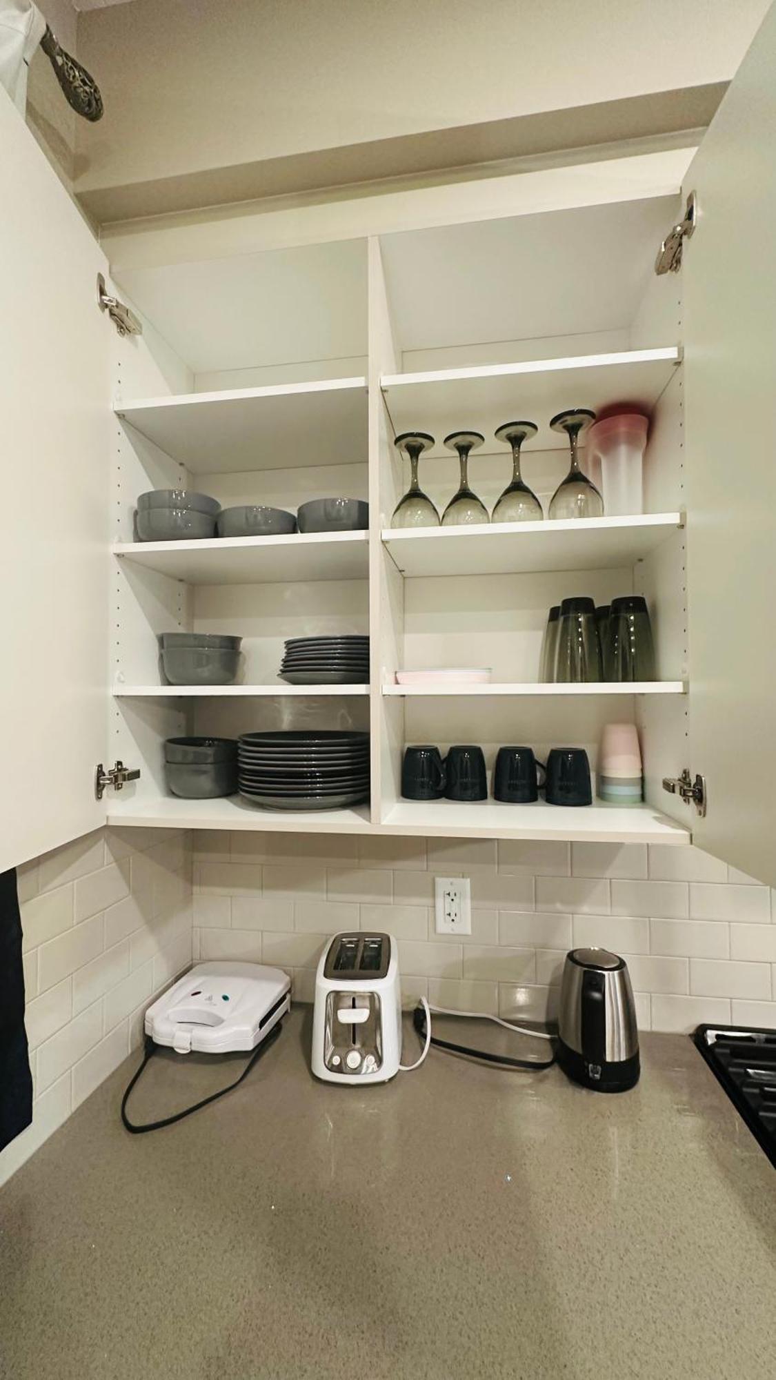 Apartment Luxurious 4br - 2 Master Bedrooms Ensuite! Calgary